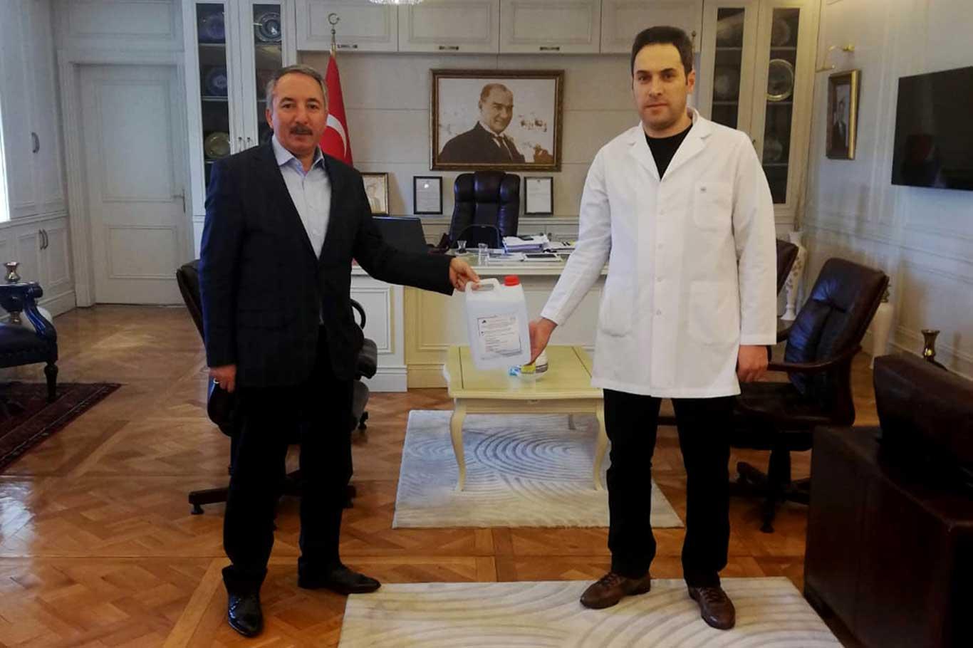 Ağrı İbrahim Çeçen Üniversitesi el dezenfektanı üretmeye başladı Ağrı İbrahim Çeçen Üniversitesi el dezenfektanı üretmeye başladı